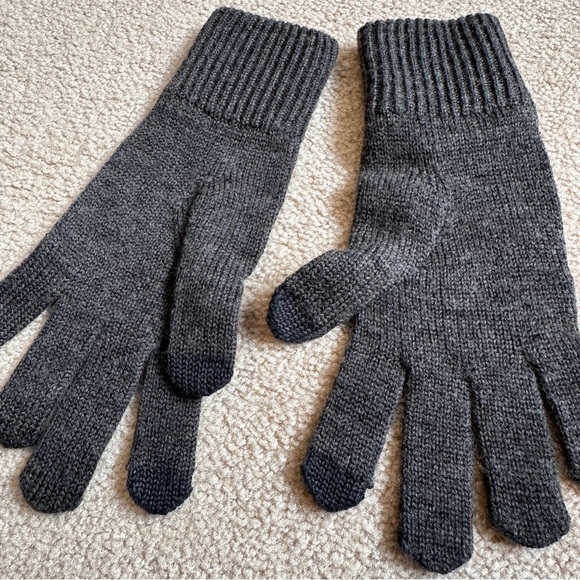 🆕 Roots grey merino-blend Touchscreen Gloves - Sm/Med - Picture 3 of 4